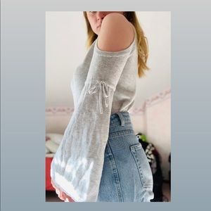 American Eagle shoulder bell sleeve sweater
